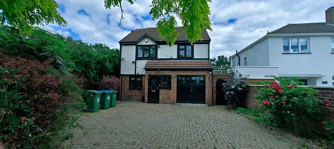 Villa for 6 people, with view and garden in London