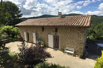 Location de vacances pour 5 personnes, avec jardin et terrasse, animaux acceptés à Lamastre