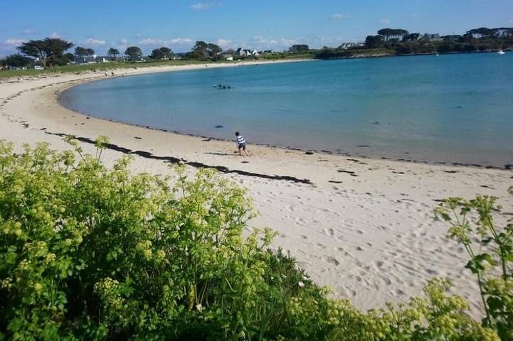 Location de vacances pour 8 personnes, avec jardin ainsi que terrasse et jacuzzi dans Plage Saint-Cava