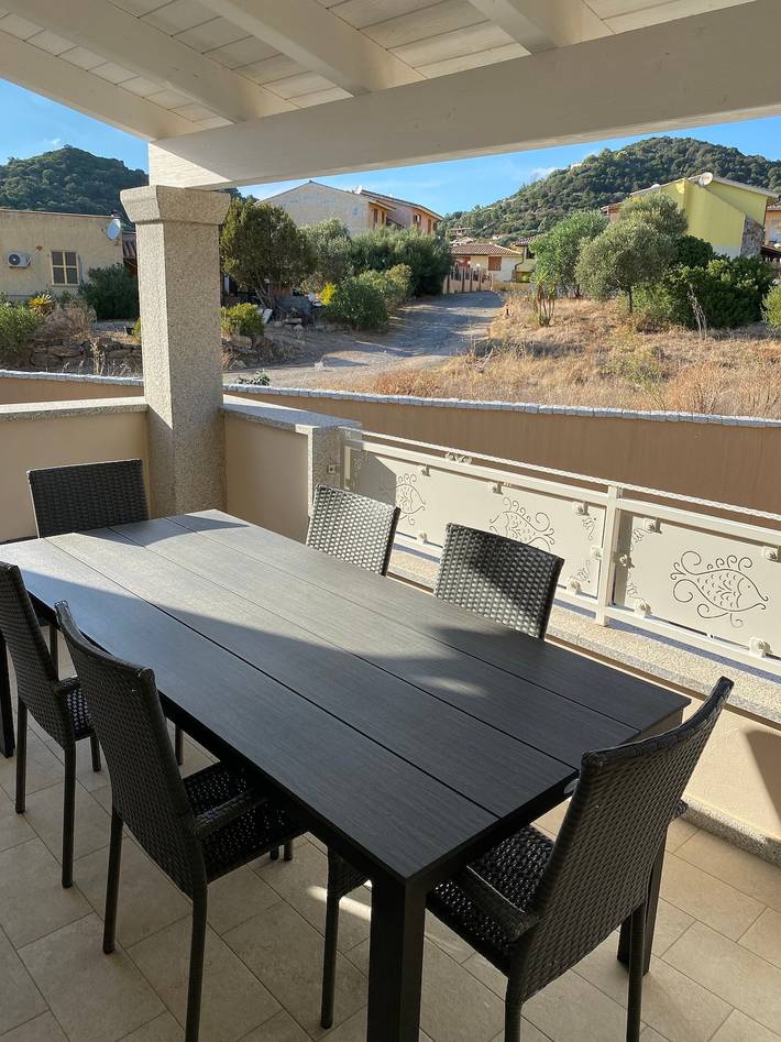 Apartamento entero, Casa vacacional 'Borgo Myricae - Giglio' con vistas al mar, piscina comunitaria y aire acondicionado in Chia, Domus De Maria