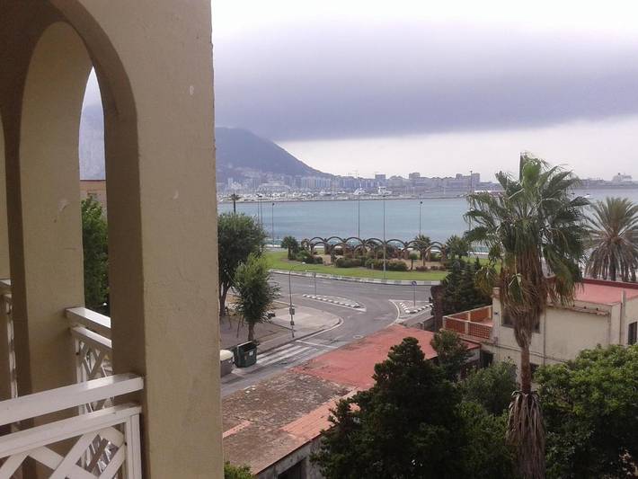 Hôtel pour 2 personnes, avec Terrasse et Jardin ainsi que Piscine et Vue à La Línea de la Concepción - 2