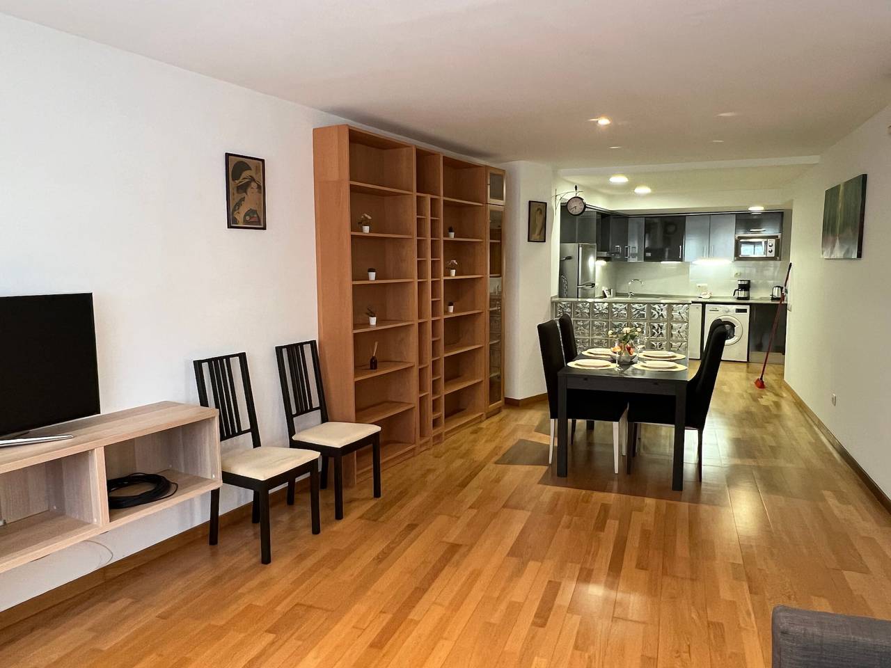 Ganze Wohnung, Helles Apartment mit zwei Schlafzimmern in Maragall in Barcelona Zentrum, Barcelona