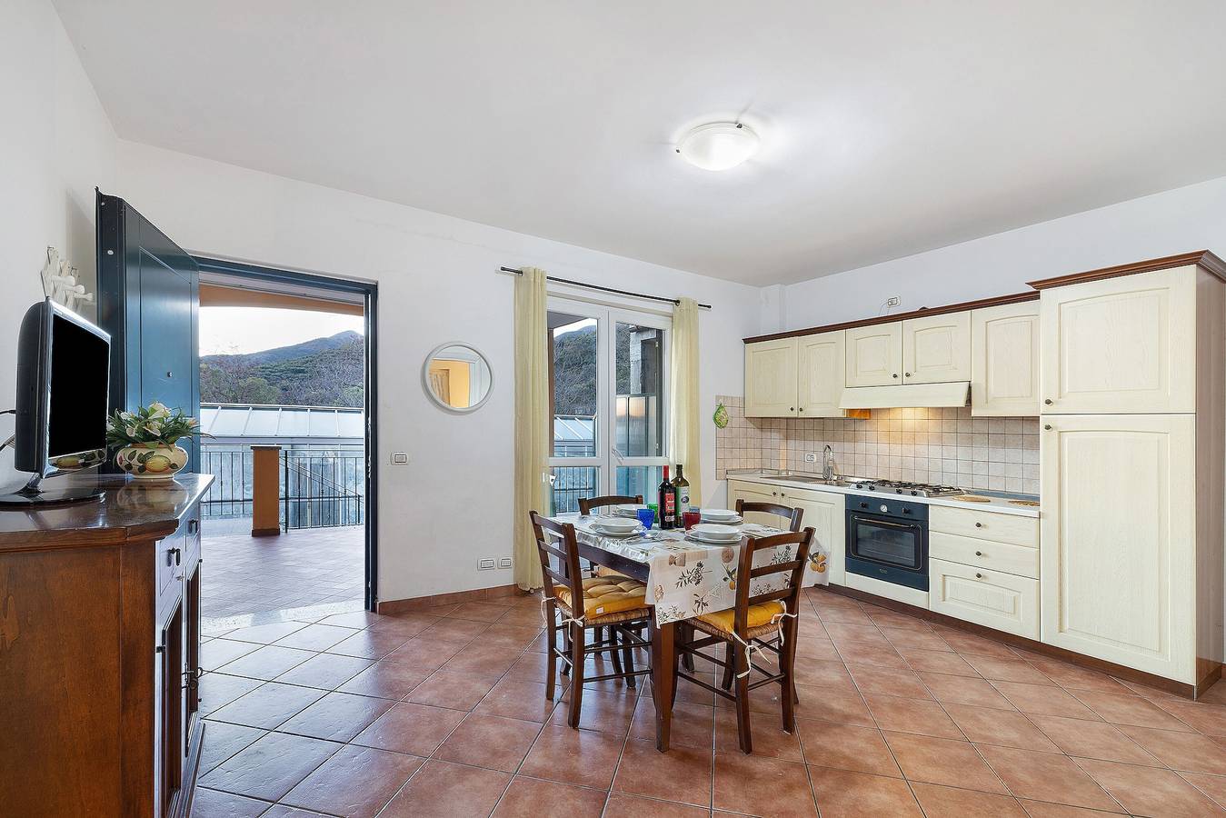 Ganze Wohnung, Apartment 'Ginestra' mit Bergblick, Wlan und Klimaanlage in Ceriale, Riviera di Ponente