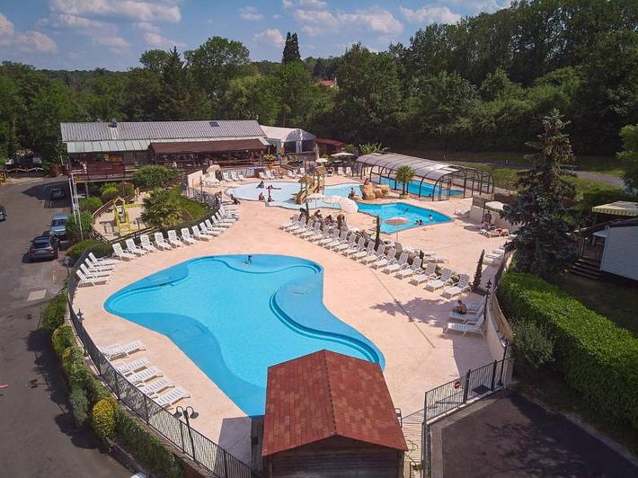 Camping pour 4 personnes, avec Terrasse et Jardin ainsi que Bassin pour enfant et Piscine