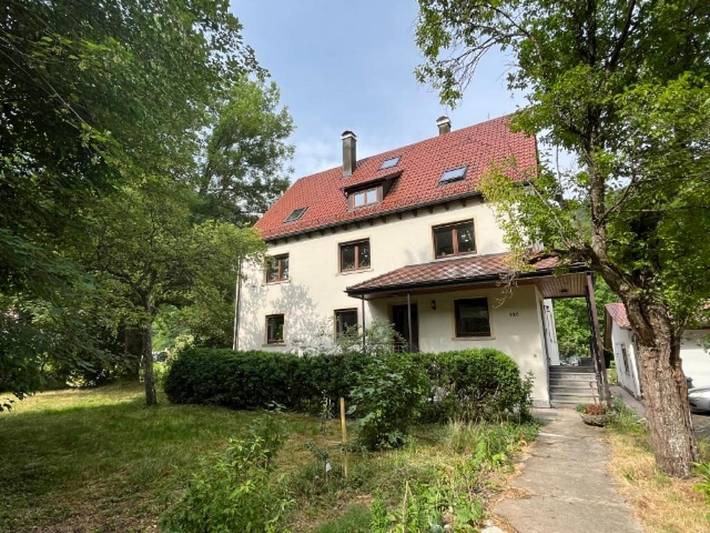 Ganze Ferienwohnung, Kiwi Retreat - Ferienwohnung 100qm, 2 Schlafzimmer, max. 6 Personen in Bad Urach, Albsteig Etappe 9