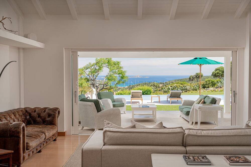 Luxusvilla mit beheizbarem Pool, nur wenige Schritte vom Golf von Marinella und Porto Rotondo en... in Golfo Aranci, Costa Smeralda