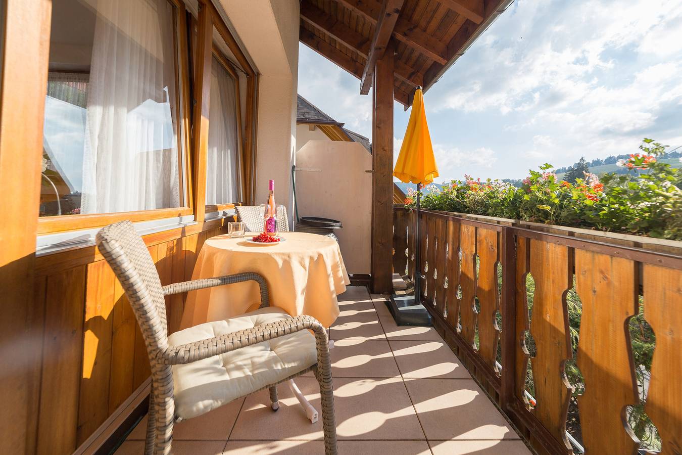 Habitación 'Doppelzimmer' con vistas a la montaña, terraza privada y Wi-Fi in Suedlicher Schwarzwald, Todtnau