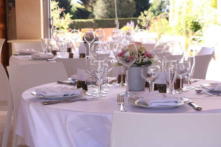 Location de vacances pour 15 personnes, avec terrasse ainsi que vue et jardin à Rouffignac