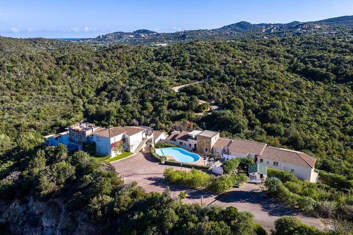 Gîte pour 6 personnes, avec piscine et balcon/terrasse à Arzachena - 2