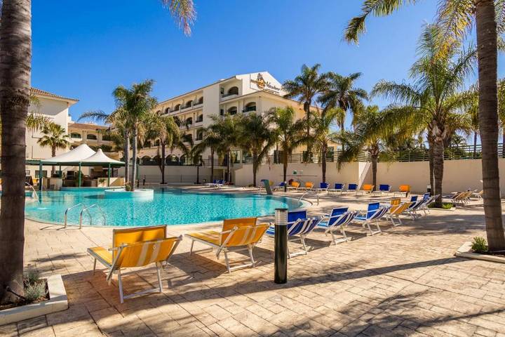 Hôtel pour 2 personnes, avec piscine et vue ainsi que bassin pour enfant et jardin
