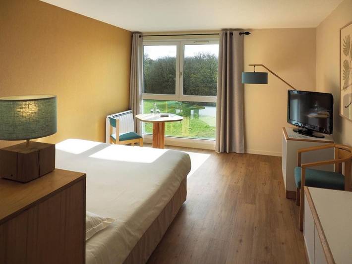 Hôtel pour 4 personnes, avec jardin, animaux acceptés dans Plage Sainte Anne du Portzic - 3