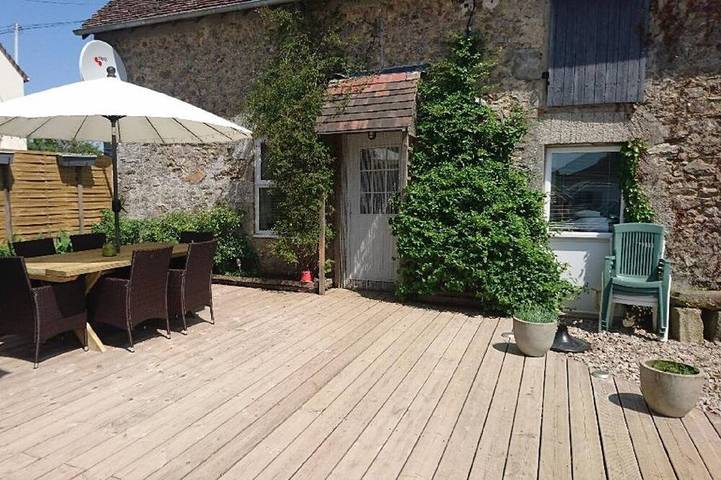 Gîte pour 6 personnes, avec piscine ainsi que jacuzzi et jardin, animaux acceptés dans la Sarthe