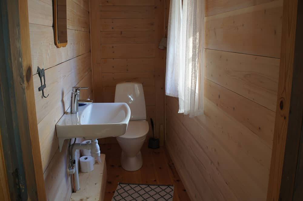 Ein Dorf aus dem 19. Jahrhundert, in dem Sie inmitten des Waldes zwischen Hirschen und Elchen leben. in Perstorp, Skane