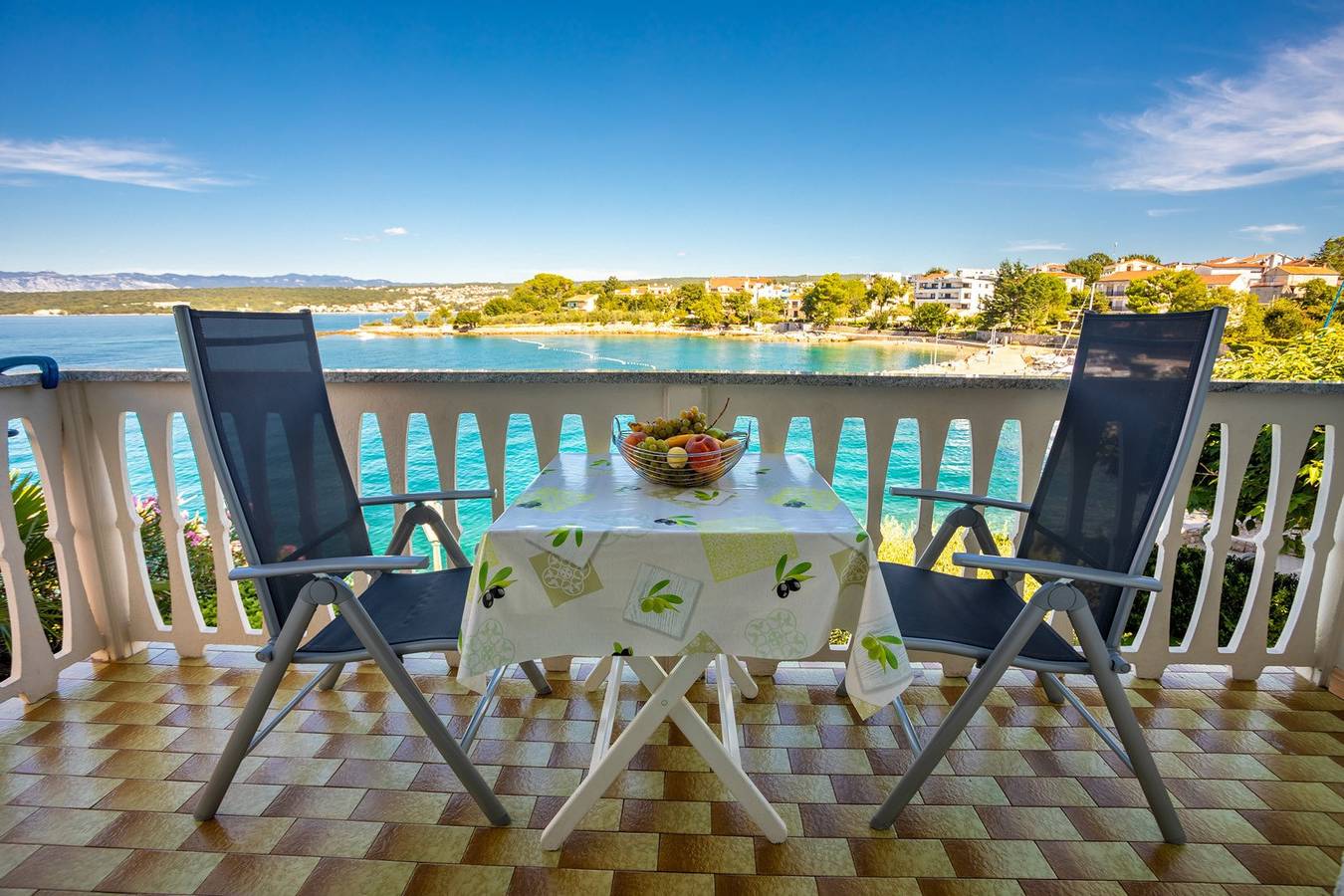 Apartment for 4-5 persons by the beach, with Wifi and Ac in Vantacici, Krk