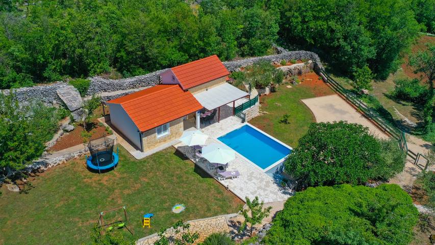 Villa pour 5 personnes, avec terrasse et jardin à Imotski