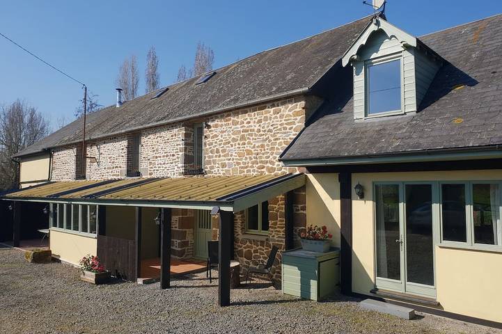 Location de vacances pour 6 personnes, avec jardin ainsi que piscine et terrasse à Villiers-le-Pré