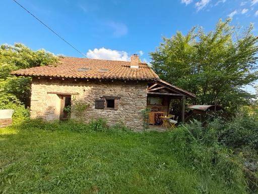 Gîte pour 4 personnes, avec terrasse ainsi que vue et jardin à Saint-Mathieu