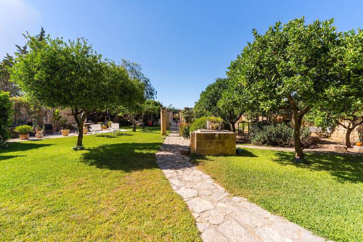 Appartement 'Ground Floor' à Gallipoli avec terrasse privée, jardin et Wi-Fi in Gallipoli, Golfe de Tarente