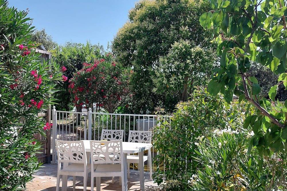 Gite \"La capitelle\" for up to 4 people, medieval village of Vers Pont du Gard in Vers-Pont-du-Gard, Nimes region