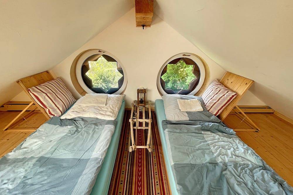 Ganze Wohnung, Großzügige, gemütliche Dachwohnung mit Bergblick inmitten vieler Ausflugsziele! in Berg, Starnberger See