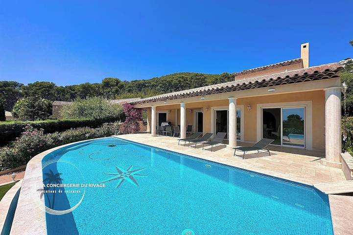 Villa pour 9 personnes, avec jardin ainsi que terrasse et jacuzzi, animaux acceptés à Carqueiranne