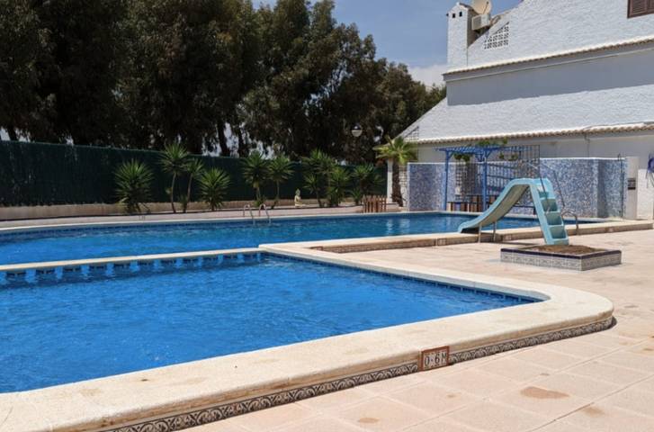 Maison de vacances pour 5 personnes, avec jardin dans Punta Prima (Alicante)