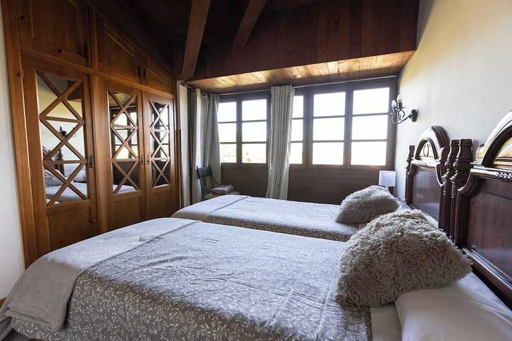 Appartement entier, Apartment Las Mimosas -In Asturias, Ideal For Families And Friends in Soto del Barco, Côte Cantabrique