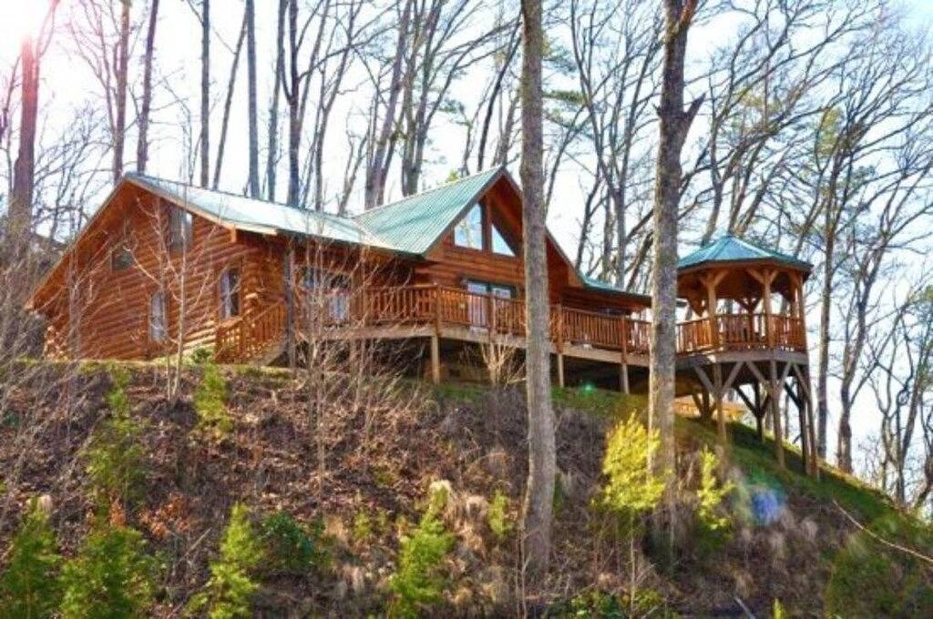 Shooting Star Ridge: A cozy 2-bedroom cabin in Whittier, Nc in Qualla, Jackson County