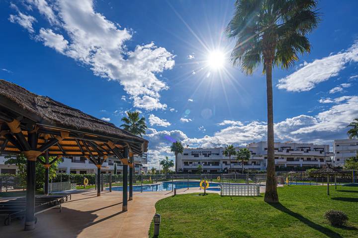 Apartamento para 4 personas, con terraza además de jacuzzi y piscina para niños en Pulpí