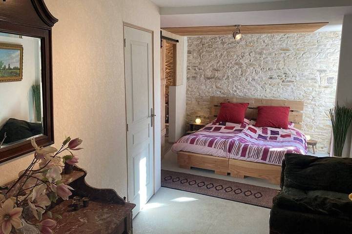 Gîte pour 4 personnes, avec piscine ainsi que jardin et terrasse, animaux acceptés à Saint-Jean-de-Sauves - 3
