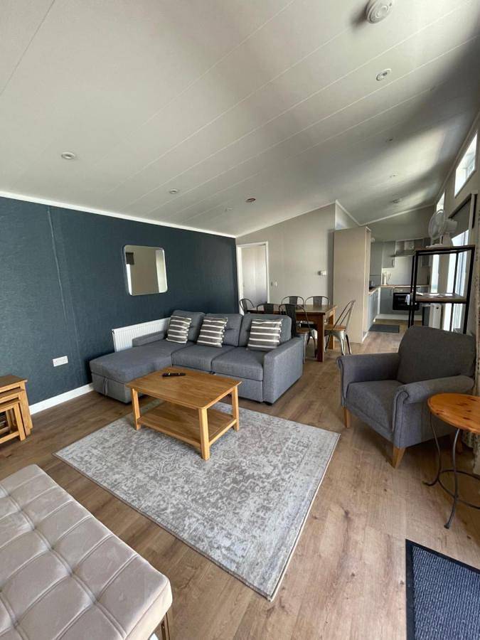 Holiday rental for 4 people, with pool and hot tub as well as terrace in Aberystwyth