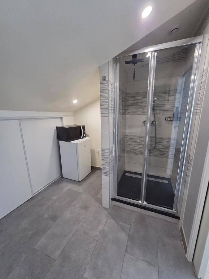 Chambre premium Plume - jardin - 2p in Sainte-Geneviève-des-Bois, Essonne