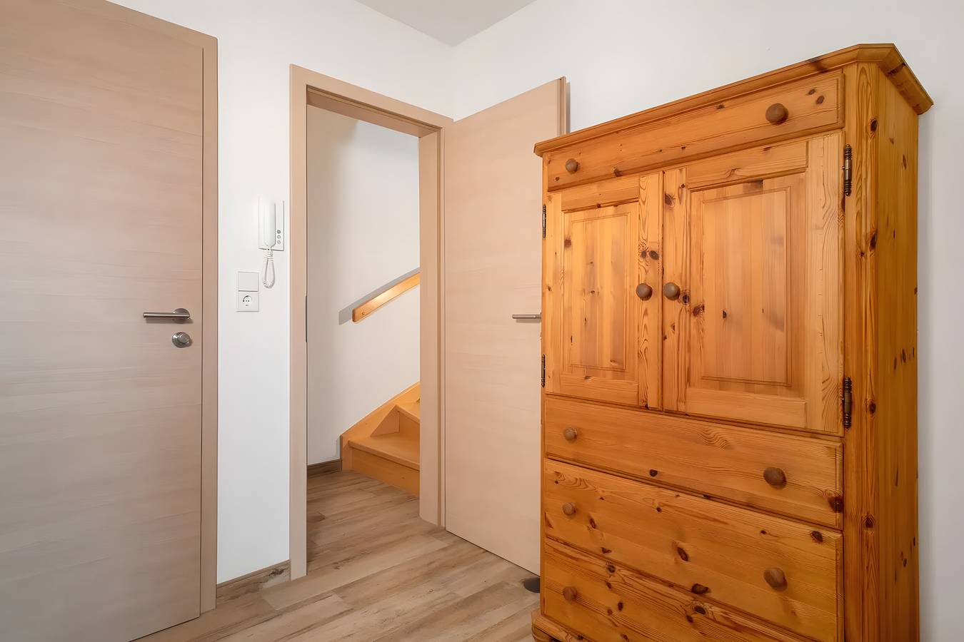 Ganze Wohnung, Ferienwohnung 'Waldsuite' mit Gemeinschaftsterrasse, Gemeinschaftsgarten und Wi-Fi in Friedrichshafen, Region Bodensee-Oberschwaben