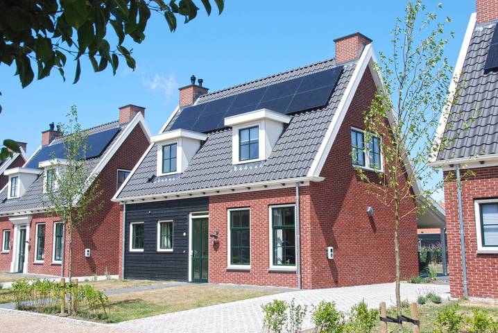 Villa für 8 Personen, mit Sauna und Whirlpool sowie Terrasse und Garten - 1