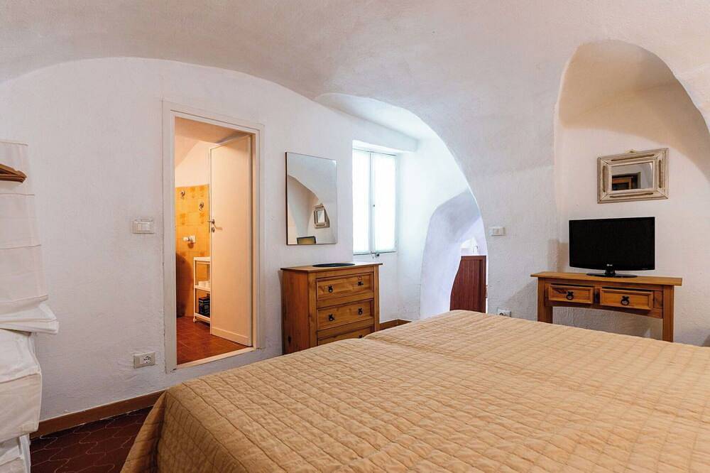 Schönes alleinstehendes Ferienhaus für 4 Leute mit  W-Lan, Terrasse und Haustiere erlaubt in Ventimiglia, Ligurische Alpen