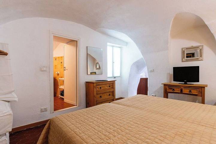 Wunderbares alleinstehendes Ferienhaus für 4 Personen mit  W-Lan, Terrasse und Haustiere erlaubt in Ventimiglia (Stadt), Ventimiglia