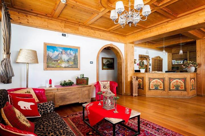 Hôtel pour 4 personnes, avec sauna et jacuzzi ainsi que jardin et piscine, animaux acceptés à Selva di Cadore - 2