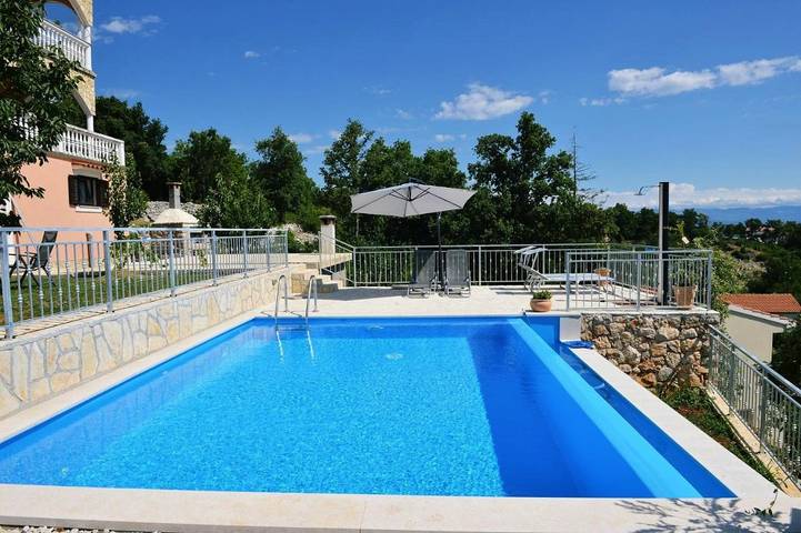 Ferienwohnung für 2 Personen, mit Pool und Ausblick sowie Garten
