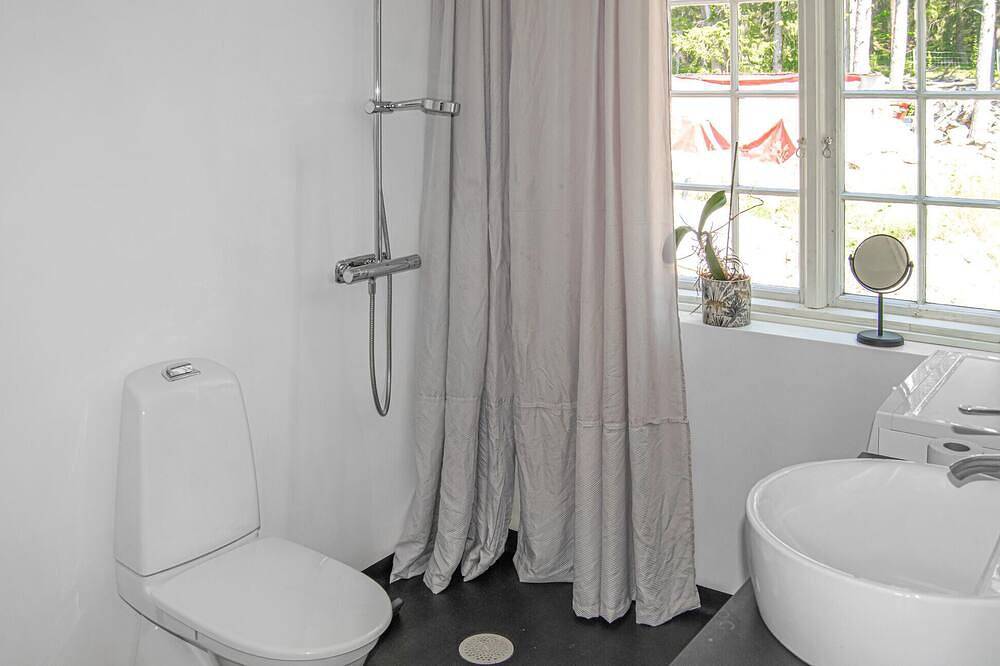 1 bedroom gorgeous home in Stallarholmen in Strängnäs, Mälaren