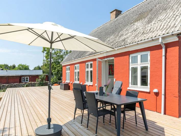 Ferielejlighed for 5 personer, med terrasse, husdyr tilladt i Nexø