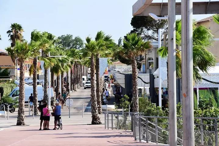 Camping pour 6 personnes, avec terrasse et piscine, animaux acceptés à Vias - 3