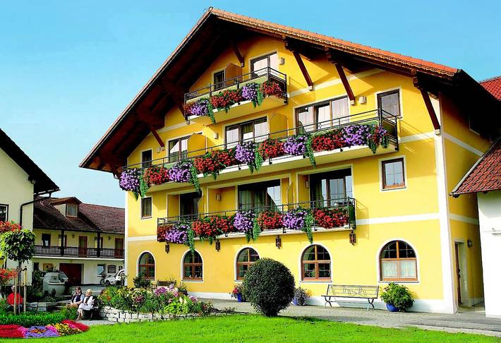 Hotel, mit Balkon/Terrasse und Garten sowie Sauna