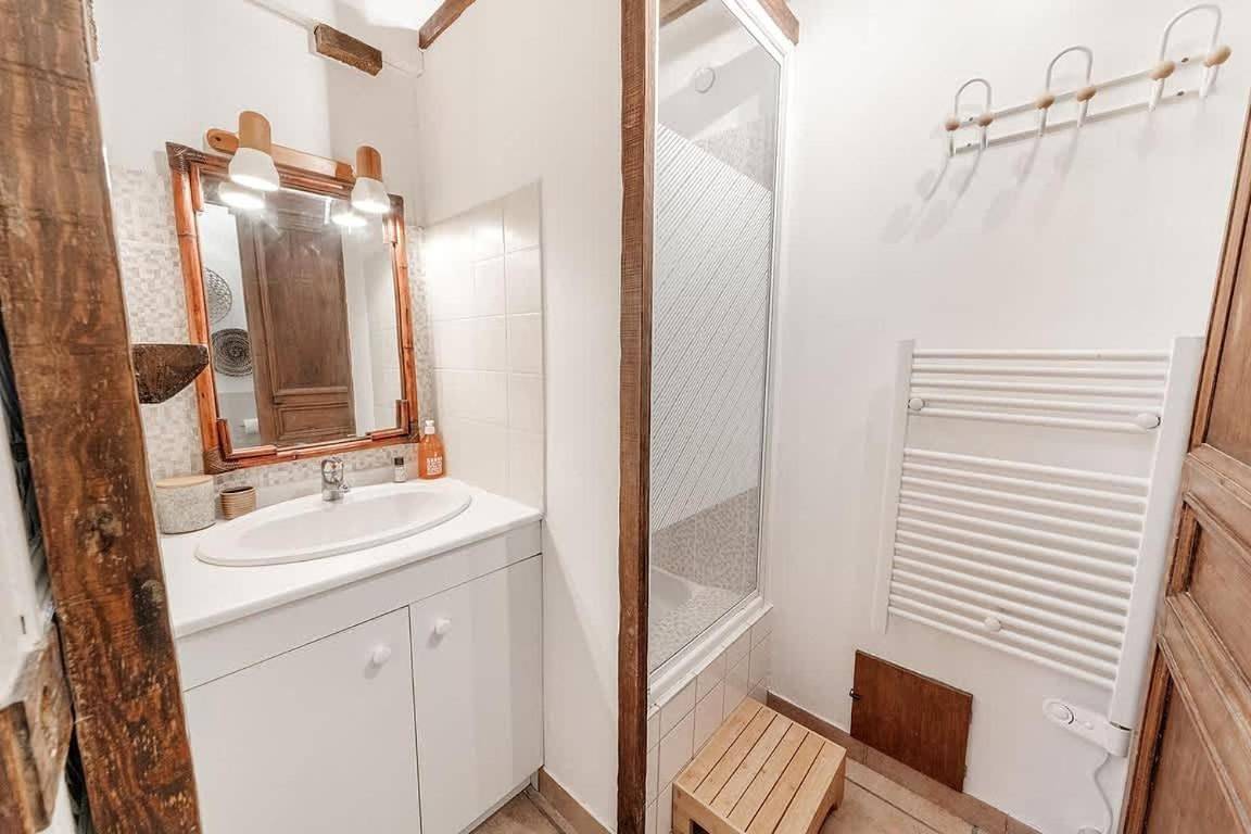 Appartement entier, Le 38 - Studio atypique au coeur de Cancale in Cancale, Baie du Mont-Saint-Michel