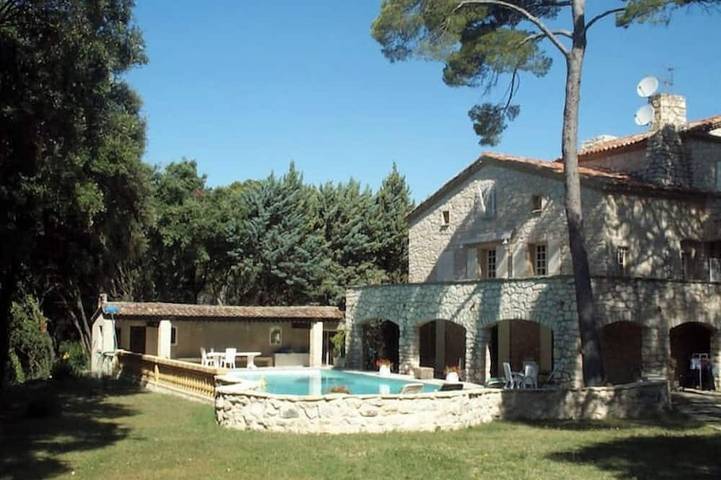 Maison de vacances pour 15 personnes, avec Balcon et Jardin à Rognes