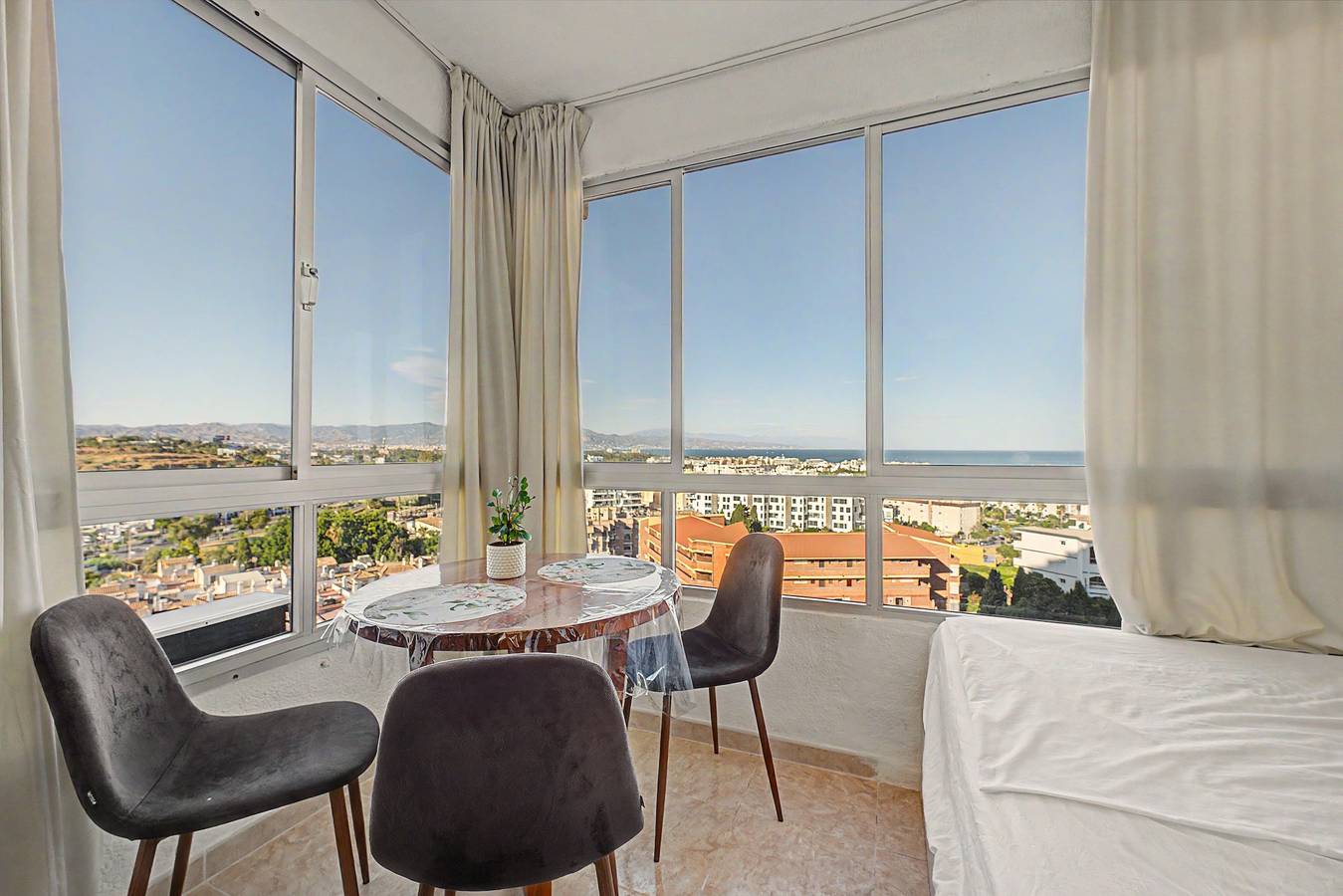 Appartamento intero, Appartamento 'La Colina' con piscina condominiale, Wi-Fi e aria condizionata in La Colina Torremolinos, Torremolinos