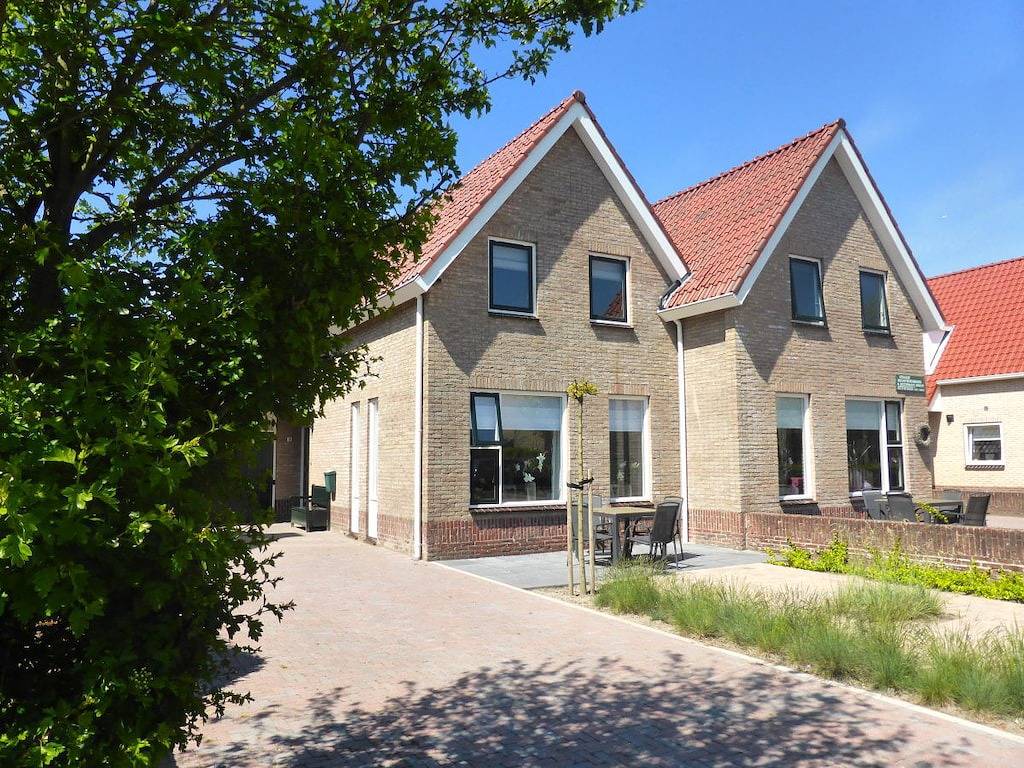 Ferienhaus in Nes mit Schwimmbecken in Nes, Westfriesische Inseln