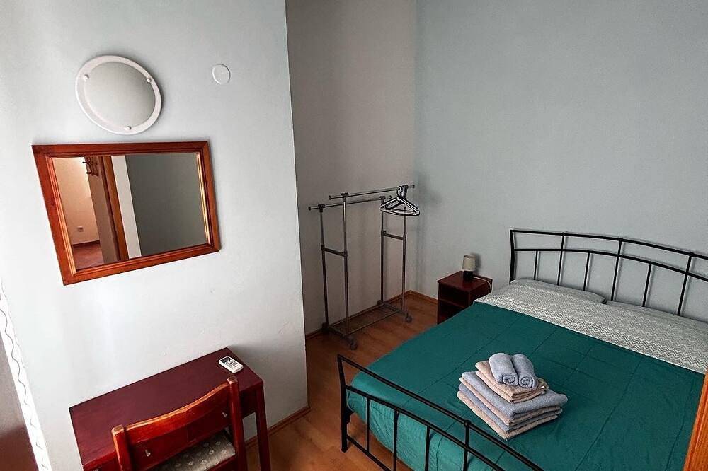 Ganze Wohnung, 1-Zimmer-Ferienwohnung mit Terrasse und Meerblick Ilovik, Losinj in Kvarner Inseln