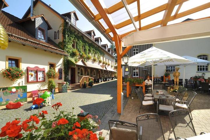 Hotel, mit Terrasse und Garten