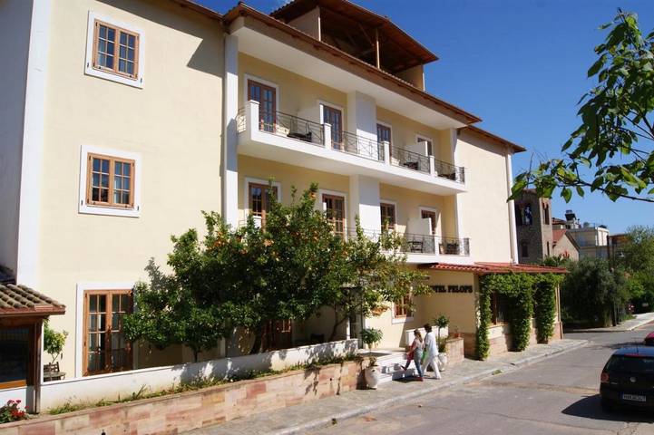 Hôtel pour 3 personnes, avec balcon et piscine