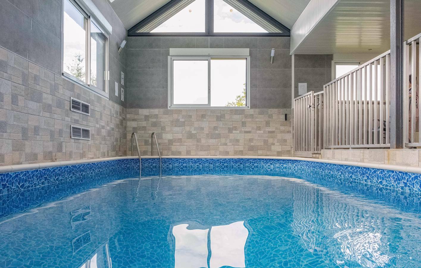 Ruim appartement: TV, Parkeerplaats, Zwembad, Tuin & Internet in Villers-sous-Foucarmont, Dieppe en omgeving